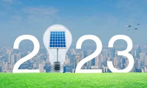 Ušetřit díky solárním panelům bude pro bytové domy v roce 2023 jednodušší