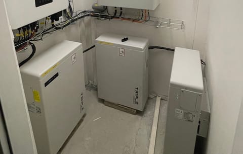 Baterie k fotovoltaice 2025: Jak funguje, kolik stojí a kdy se vyplatí? Jaká je návratnost solární baterie?
