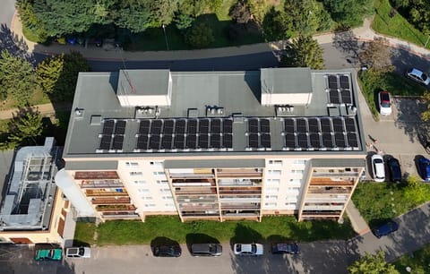Přehledně pro rok 2024: Co opravdu potřebujete vědět o fotovoltaice pro bytové domy