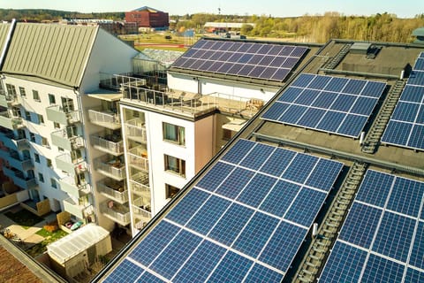 Fotovoltaika zdražuje energie, tvrdí dodavatelé. Pravda je taková, že je připravuje o zisk