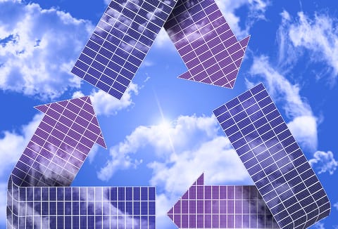 Znáte největší mýty o fotovoltaice? Nevyplatí se, recyklace vás bude stát majlant a další hlouposti