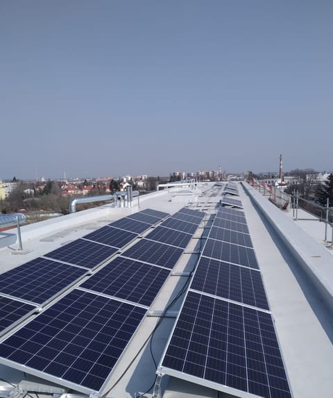 Nová zelená úsporám: Dotace na fotovoltaiku pro bytové domy až 500.000 Kč
