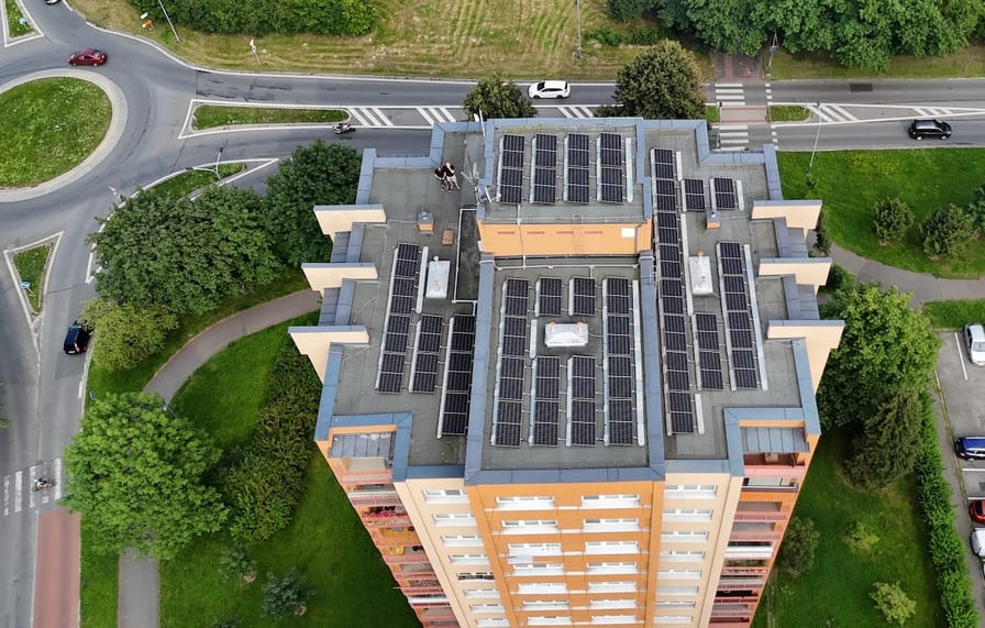 Na rok 2025 mají Domy sobě nové produkty a zimní akci na fotovoltaiku se slevou již od 150 000 Kč!