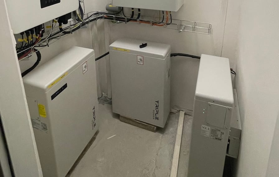 Baterie k fotovoltaice 2025: Jak funguje, kolik stojí a kdy se vyplatí? Jaká je návratnost solární baterie?